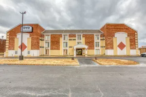 Image of OYO Townhouse Tulsa Woodland Hills