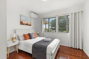 Image of KozyGuru / Carindale / Immaculate 3 Beds Holiday Home QCA061