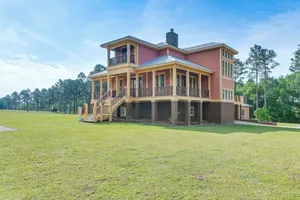 Image of 7 Mi to Downtown Fitzgerald: Spacious Home w/ Deck