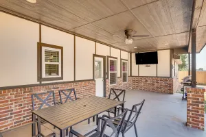 Image of Golf, Shop & Explore: Home 5 Mi to Dtwn Midland!