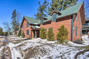 Image of 1 Block to Downtown Cozy Condo by Mirror Lake