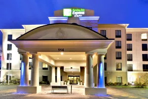 Image of Holiday Inn Express & Suites Oak Ridge by IHG
