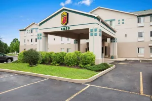 Image of Super 8 by Wyndham Aurora/Naperville Area