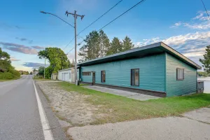 Image of Northern Michigan Vacation Rental on Crooked Lake!