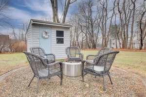 Image of 1 Mi to Drakes Island Beach: Cottage w/ Deck!