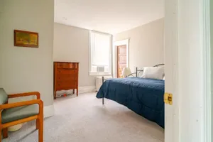 Image of The Carew House Sleeps 10 Fenced 4BR Full Kitchen Steps2 YCP