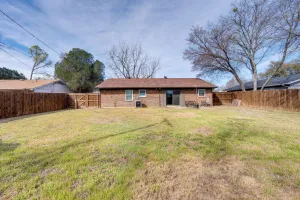 Image of 3 Mi to Dtwn Denton: Getaway w/ Furnished Patio!