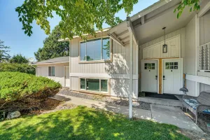 Image of Cozy Apt w/ Private Deck, 2 Mi to Toyota Center!