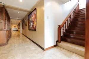 Image of RedDoorz Premium near Greenbelt Makati - Vaccinated Staff