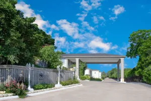 Image of Days Inn by Wyndham Suites Fredericksburg