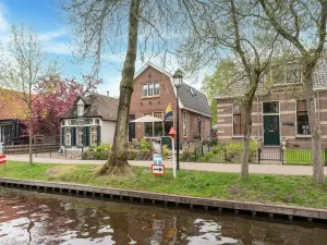 Image of Lodge in Giethoorn with breakfast