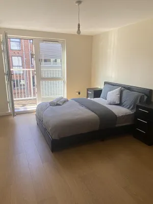 Image of Modern 4-Bedroom House, Families and Contractors