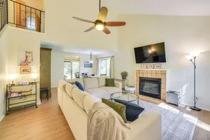 Image of 9 Mi to Saratoga Racetrack: Townhome w/ Bicycles!