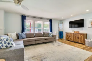 Image of Hillsboro Hideaway w/ Private Hot Tub & Bunkhouse!