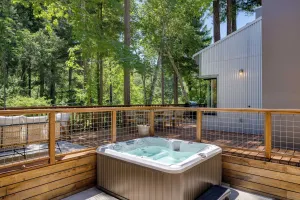 Image of Mill Creek by Avantstay Modern Design, Patio, Hot Tub