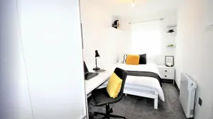 Image of Rugby - Apartment - Sleeps 4 - Parking