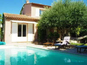 Image of Holiday Home in Pertuis With Patio