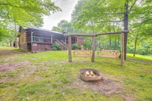 Image of Pond & Fire Pit: Charming Log Cabin Near Blue Rock