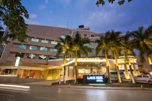 Image of Lake Side Hotel