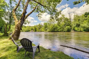 Image of Family-Friendly Riverhouse Fishing and Hot Tub
