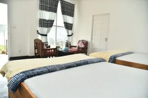 Image of Shiny cot