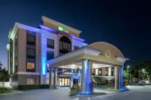 Image of Holiday Inn Express Hotel & Suites Bartow by IHG
