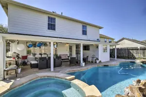 Image of Luxe Home 30 Miles to Houston with Pool and Grill