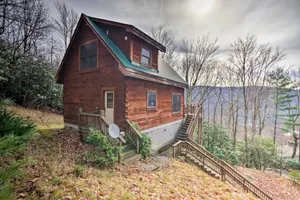 Image of Beech Mountain Cabin with 180 Views Near Hiking!