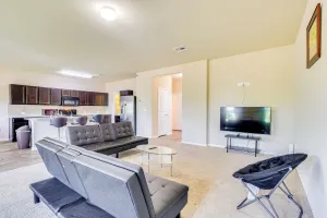 Image of < 20 Mi to Dtwn Austin: Home in Quiet Neighborhood