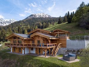 Image of Crystal de Neige Luxury Chalet Spa & Jacuzzi