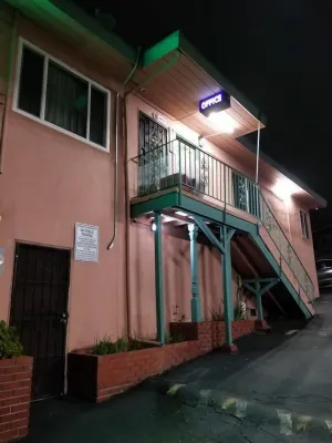 Image of Travis Lodge Motel 16