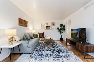 Image of Couples Getaway - Dog Friendly, Bike to Old Town!