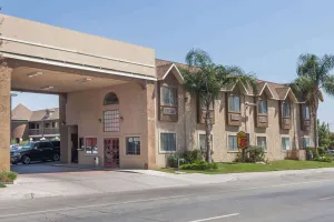 Image of Super 8 by Wyndham Bakersfield South CA