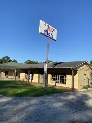 Image of Colonial Manor Motel