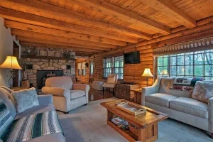 Image of Family-Friendly Massanutten Log Home with Views!