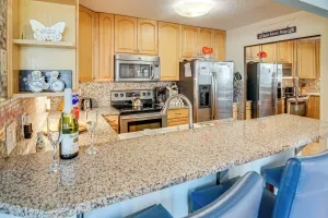 Image of < 1 Mi to Beach: Condo w/ Community Perks in Hhi!