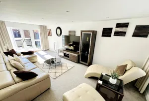 Image of Horley Hideaway - 4 Bedroom House- Sleeps 7