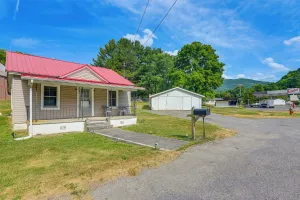 Image of Cozy Tazewell Home w/ Grill on Back of the Dragon!