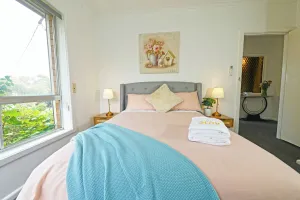 Image of Doncaster Renovated 5BD/4BR Brick Home Parking WiFi