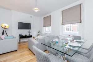 Image of Deluxe 4 BR Oxford Circus Apartment with Terrace