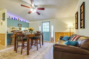 Image of 4 Mi to Bennett Spring SP: Dog-friendly Home!