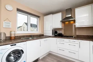Image of 3 Bedroom House-Private Parking