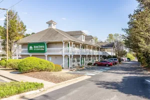Image of HomeTowne Studios by Red Roof Atlanta NE – Norcross South