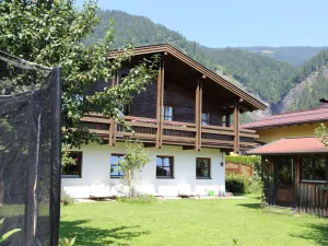 Image of Quaint Mansion near ski bus in Goldegg