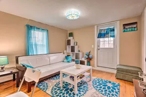 Image of Cozy Third-Story Apartment in Dtwn Brockton!
