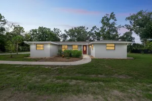 Image of Elwood Park Gem: Spacious 3br Prime Location 3 Bedroom Home