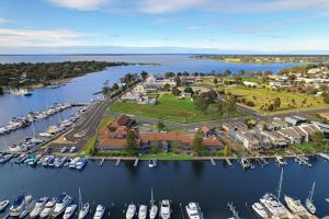 Image of Mariners Cove Waterfront Motel and Apartments