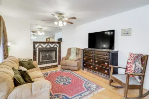 Image of Peaceful Home w/ Yard: 13 Mi to Downtown Houston!