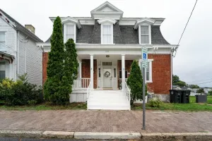 Image of Central 4BR Historic Gem Near Colleges