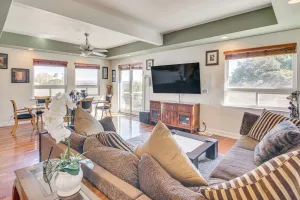 Image of Home Close to Trails & Shopping in Thousand Oaks!